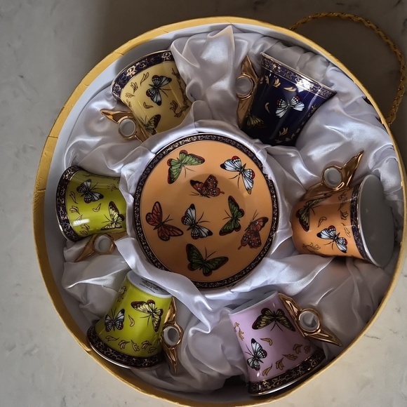 Butterfly Design Porcelain Tea Set - Picture 2 of 6